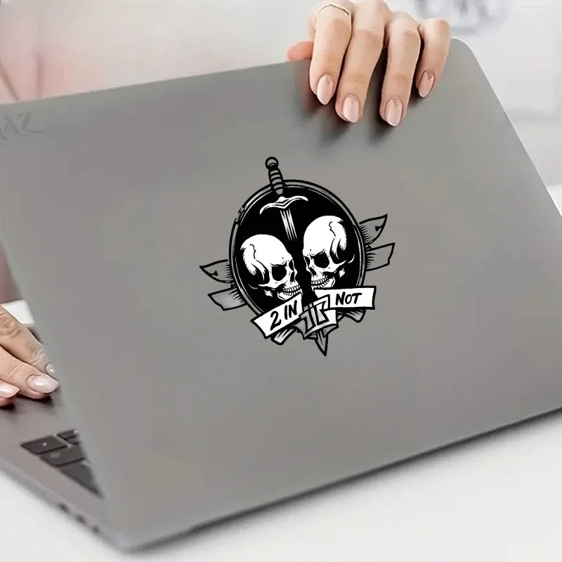 1 قطعة اثنين من الجماجم والسيف شعار الزخرفية ذاتية اللصق (14 سنتيمتر) للهاتف المحمول في السيارة خلق التخصيص