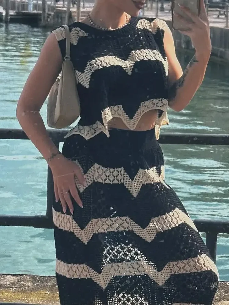 

2026 Повседневный тонкий пляжный комплект без рукавов из 2 предметов, модный укороченный топ и юбка с круглым вырезом, женский элегантный костюм с длинной юбкой в полоску с принтом