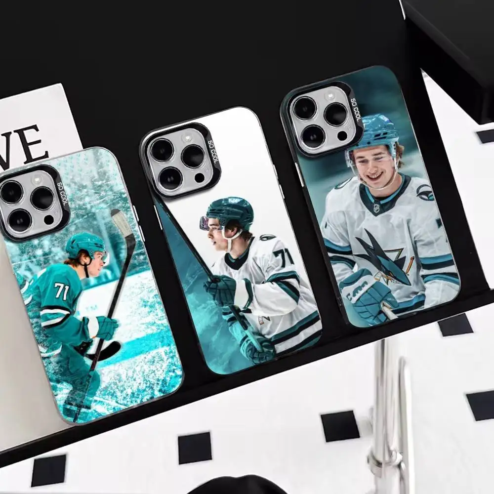 Funda para Teléfono Deportiva Macklin Celebrini0-Canada-Centre Forward-Ice Hovkey para iPhone 17, 16, 15, 14, 13, 12, 11 Plus, Pro Max, XS, Colorida