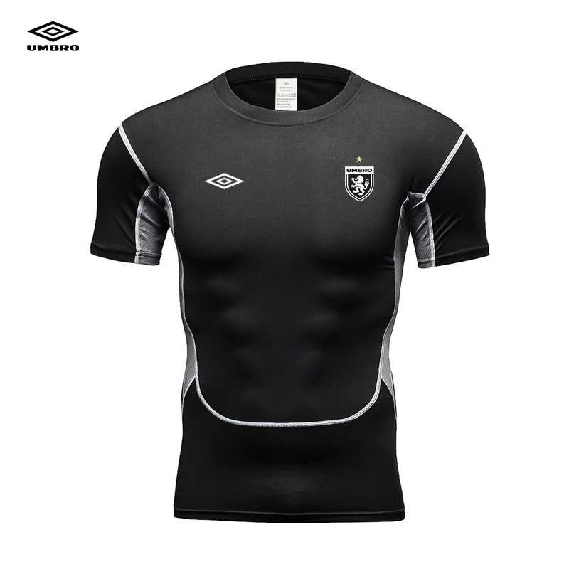 Camiseta deportiva para hombre con logotipo UMBRO - Transpirable, de alta elasticidad, manga corta para fitness, adecuada para fútbol, correr y entrenar