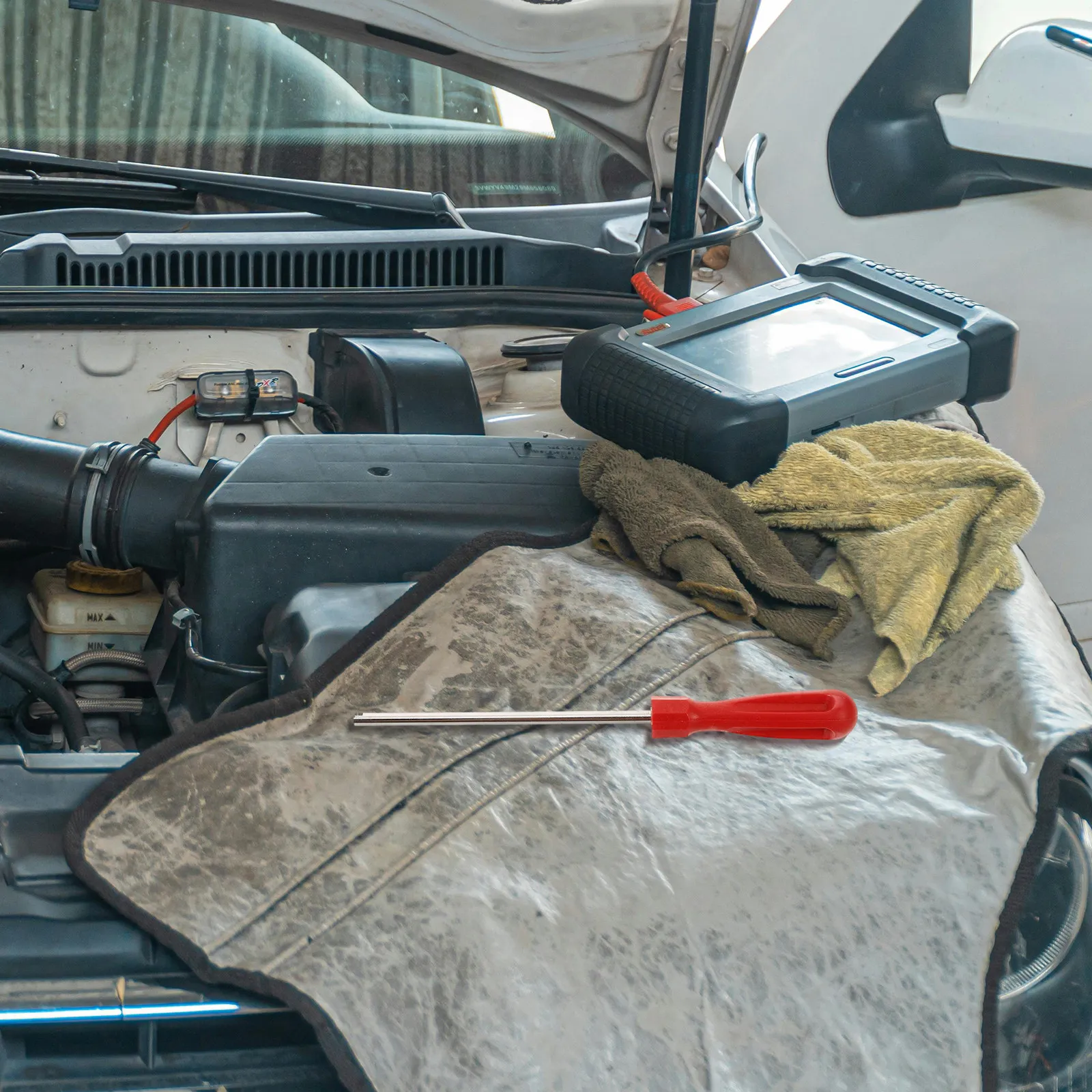 

4Pcs Valve Core Remover Set Metal Construction Lightweight Easy Use Tire Valve Core Tool for Vehicle Bicycle Automotive Tire