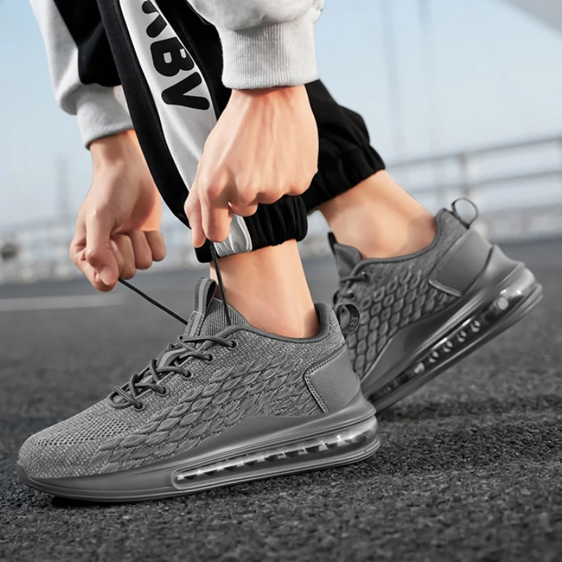 

Новые летние спортивные резиновые кроссовки с сетчатой поверхностью большого размера, износостойкие и противоскользящие, модные повседневные мужские кроссовки