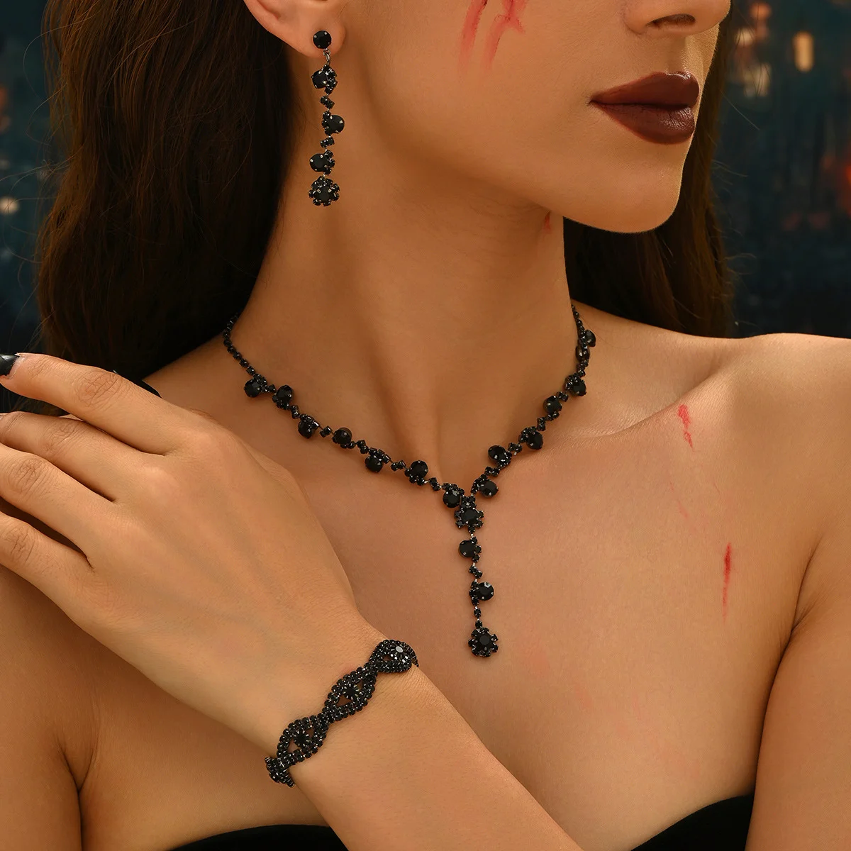 

Halloween necklace, earrings and bracelet set - perfect for parties and formal events, highly versatile and stylish.