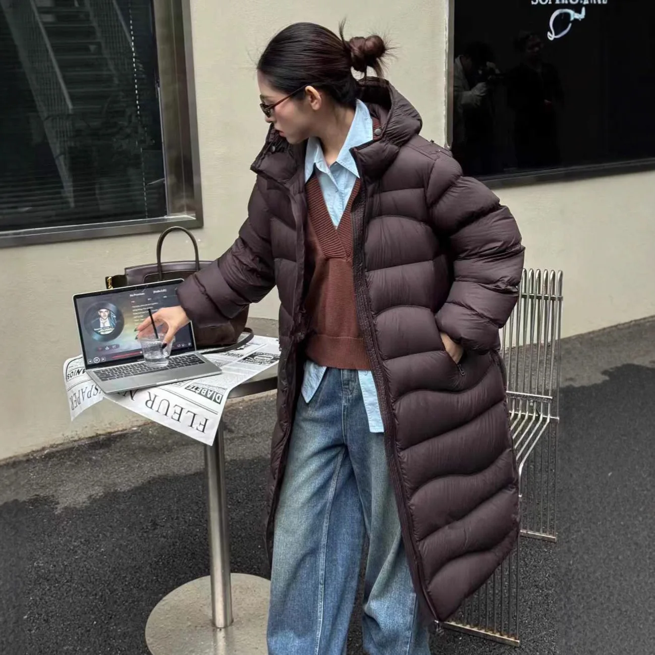 Abrigo largo de costilla de cerdo, chaqueta gruesa y cálida con capucha de plumón de pato blanco, chaqueta acolchada larga ondulada de plumón de pato blanco 90, nuevo estilo 2026