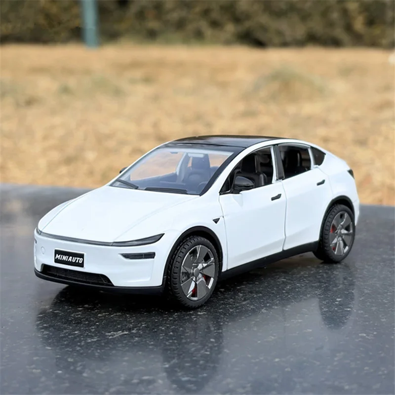 

Масштабная модель автомобиля Tesla Model Y 2026 года (1:32), литая из металла, с имитацией звука и света, коллекционная, детская игрушка, подарок