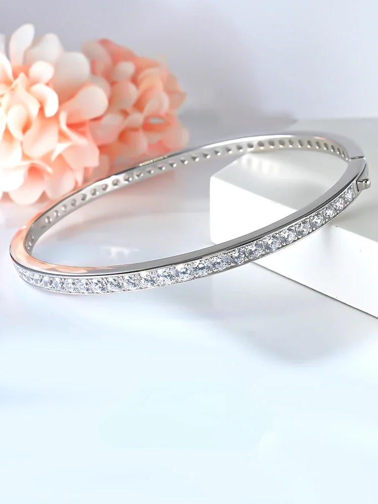 

Новый нишевый универсальный браслет из серебра 925 пробы с белыми бриллиантами, высокоуглеродистый бриллиант, простая повседневная жизнь в Европе и Америке, ювелирные изделия
