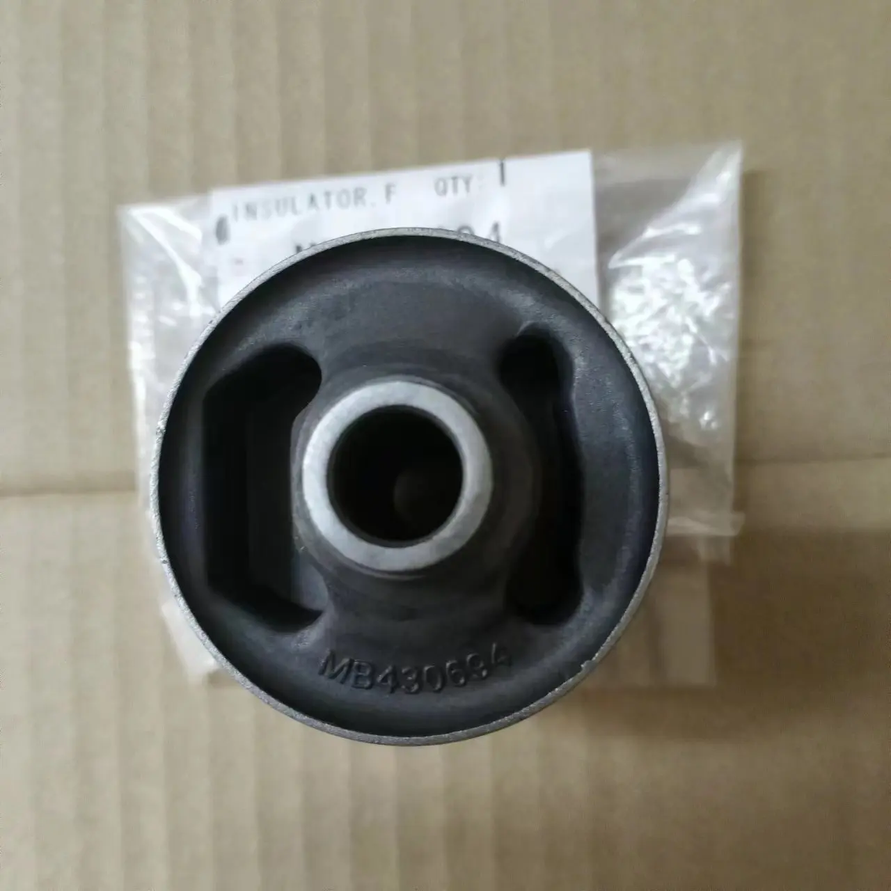 MB430694 Suspension Control Arm Bushing for Mitsubishi Pajero Montero Sport K94W K96W L200 Triton