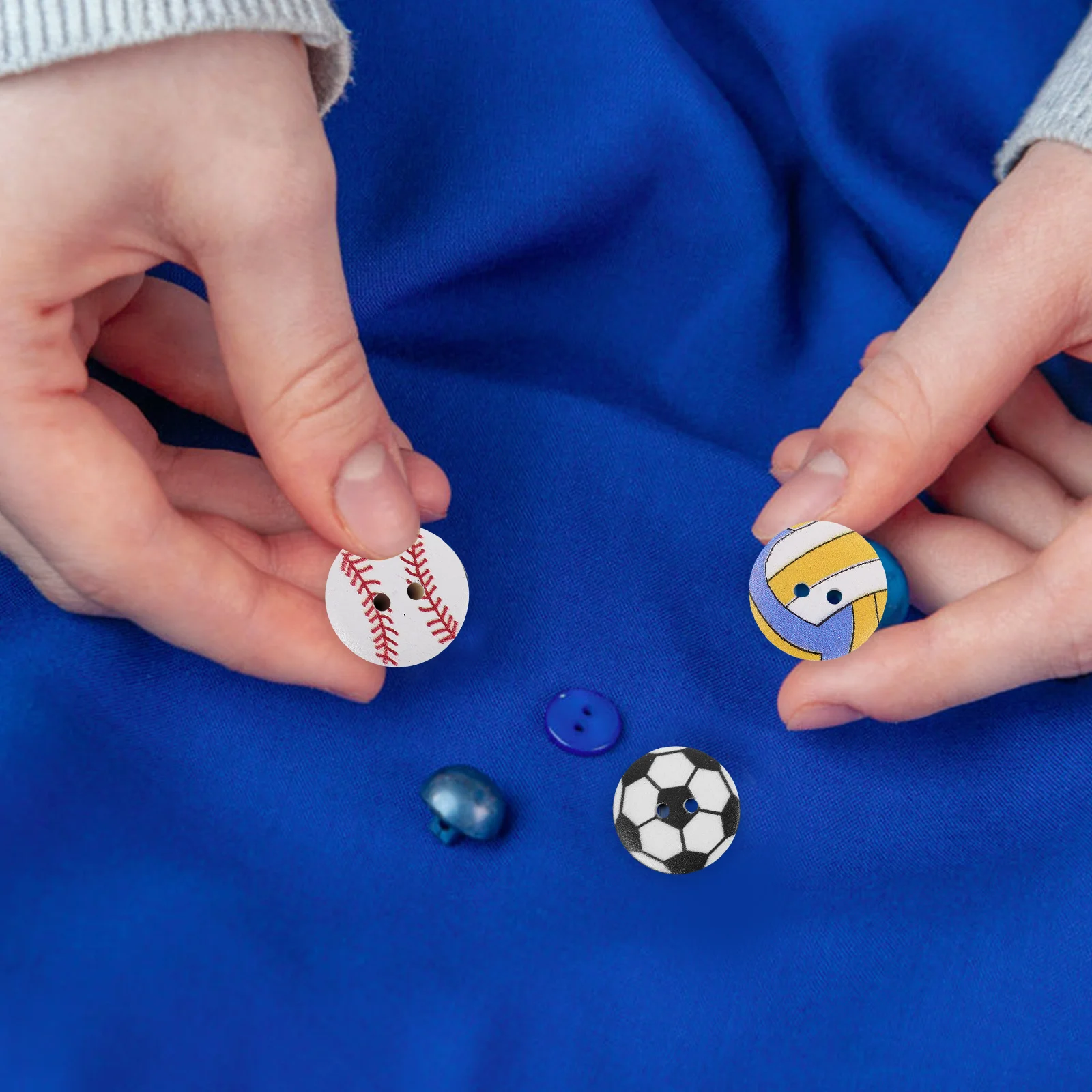 

100pcs Ball Material 2 Holes Craft Sports Themed Sewing Ball Buttons Clothes Diy Projects Wooden Wood Buttons For Crafts Vintage
