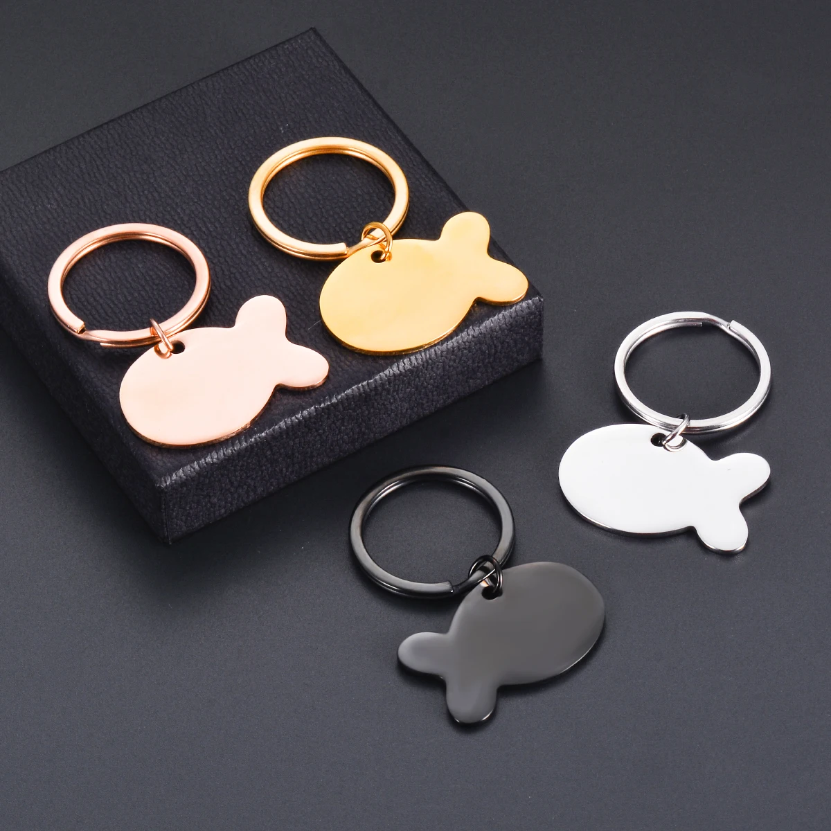 

10Pcs/Lot Polishing Fish Shaped Keychain Stainless Steel Pendants for DIY Pet Collar Car Bag Keyring Charm Accessories