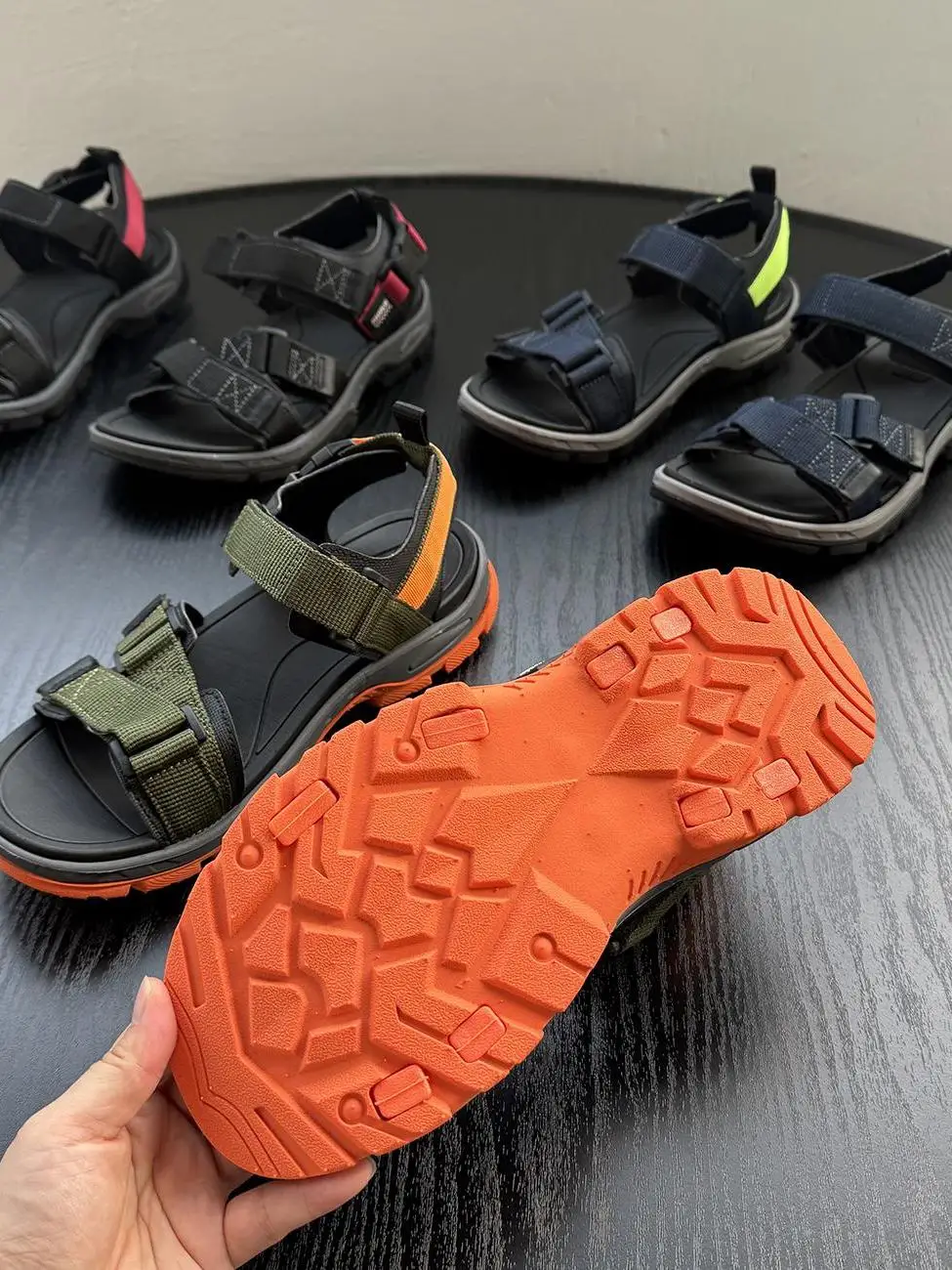 Outdoor Men's Casual Shoes Wear-Resistant Magic Tape Summer Breathable Versatile Sandals Tire-Matching Slip-On Beach Shoes