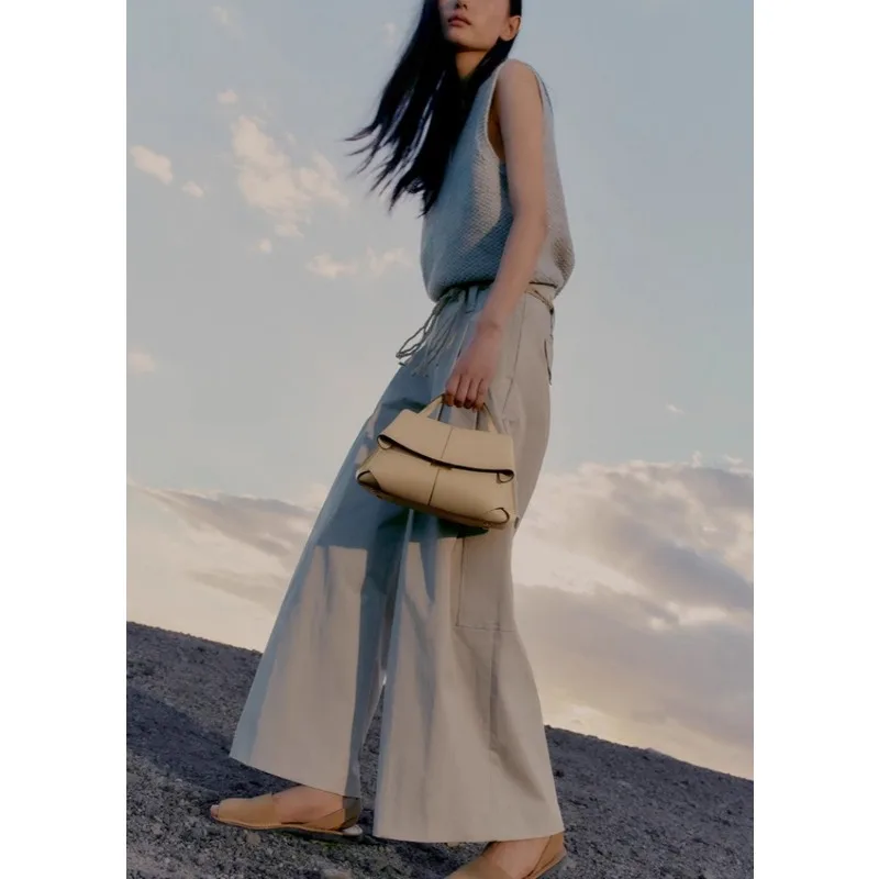 

New model smiling women's bag - a niche and fashionable handbag with large capacity, suitable for single shoulder carrying.