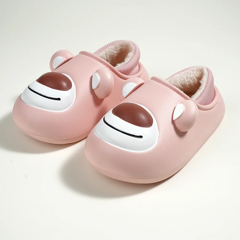 شباشب قطنية لطيفة للأطفال 2025 شتاء دافئ كارتون صبي وفتاة موضة مضادة للانزلاق يمكن ارتداؤها في الهواء الطلق