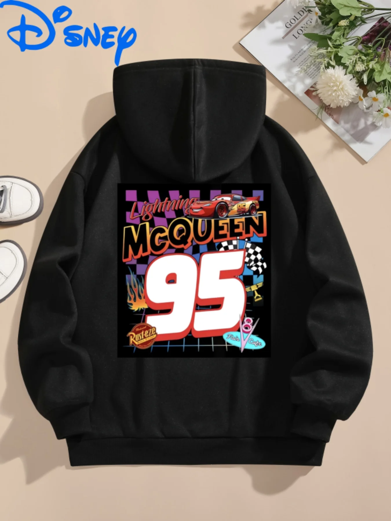 سترة ديزني الرسمية للنساء ماكوين مع تصميم نمط السباق 95 لملابس المناسبات اليومية والموضوعية بقلنسوة ديزني