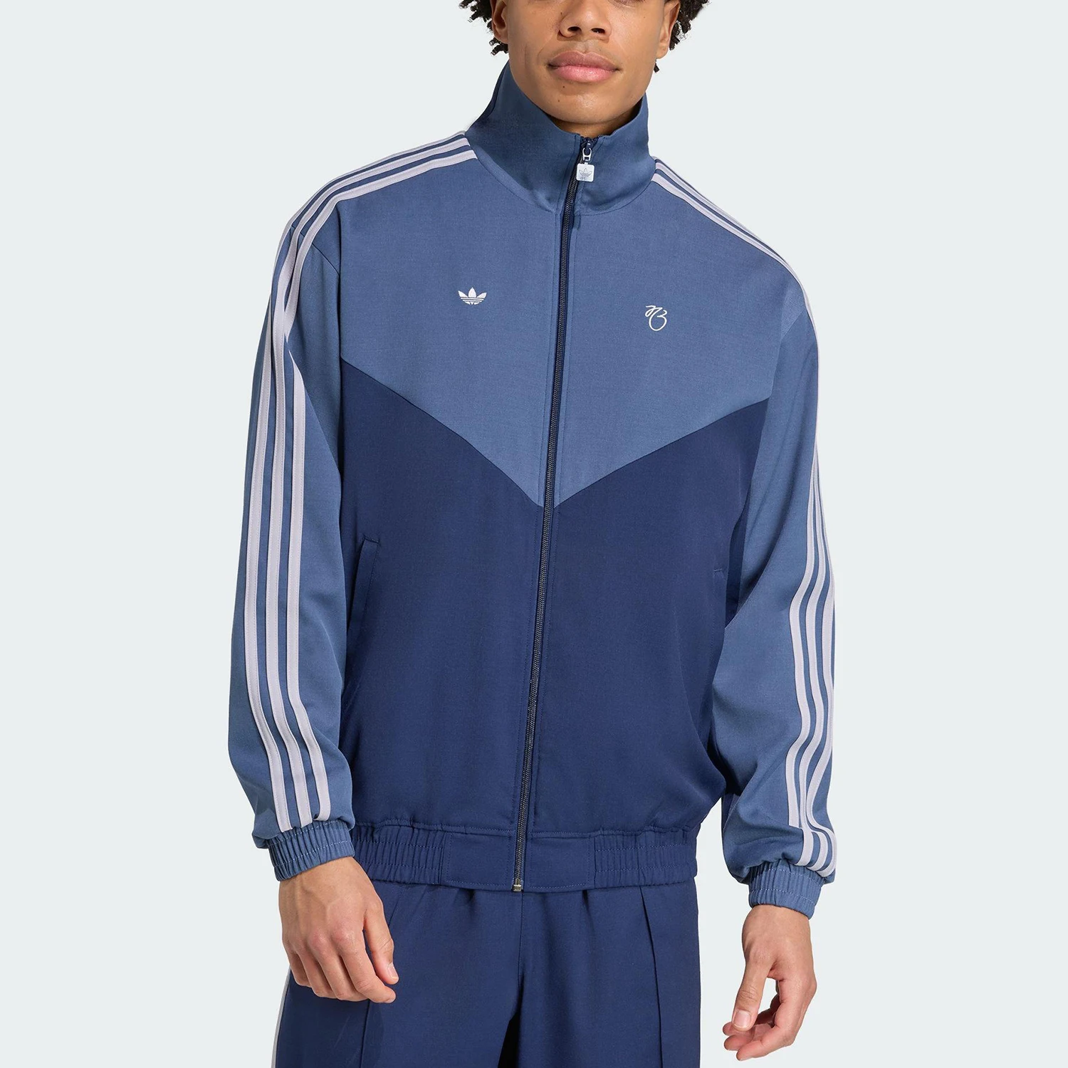 

Оригинальная мужская спортивная куртка Adidas Trefoil с свободным воротником и нашивками JX6318