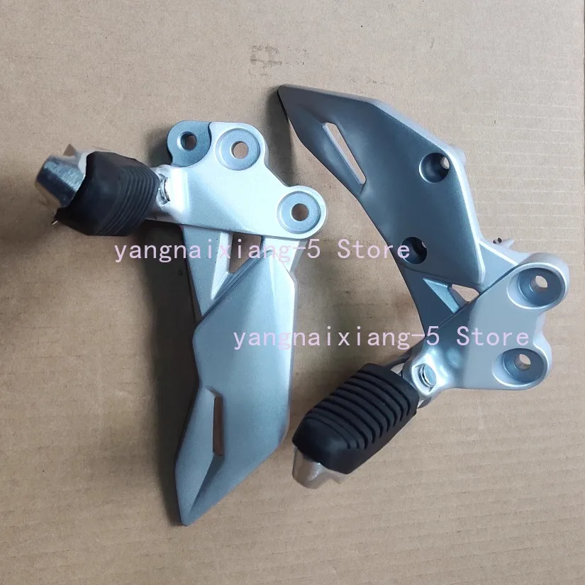 Motorcycle Left Right Footrests Assembly Footpegs Bracket Foot Support Foot Pedal Bracket For Suzuki GSX150F GIXXER155