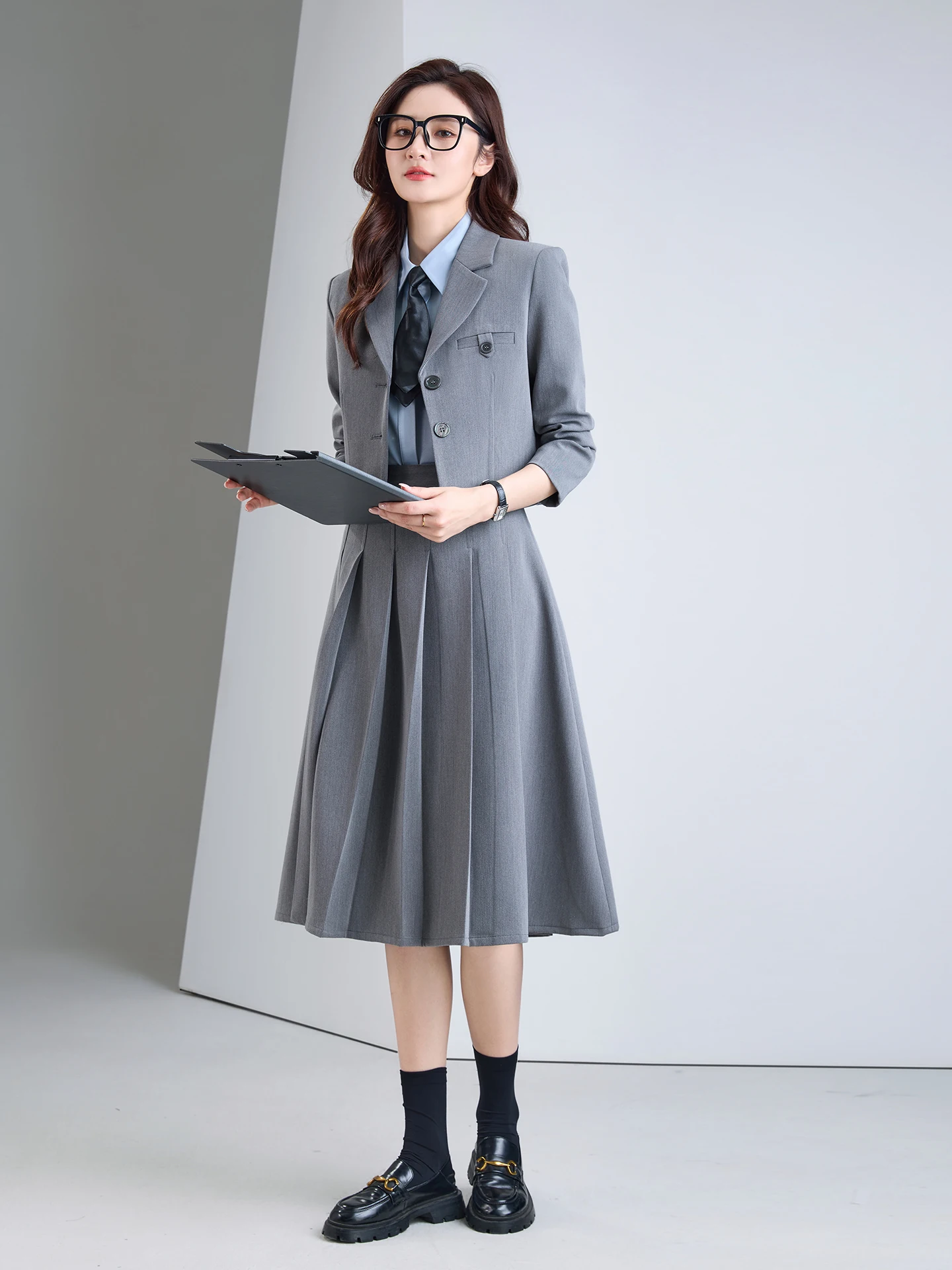 

Женский деловой костюм: пиджак и юбка для весенне-осеннего сезона, для собеседований и профессиональной карьеры, модный.