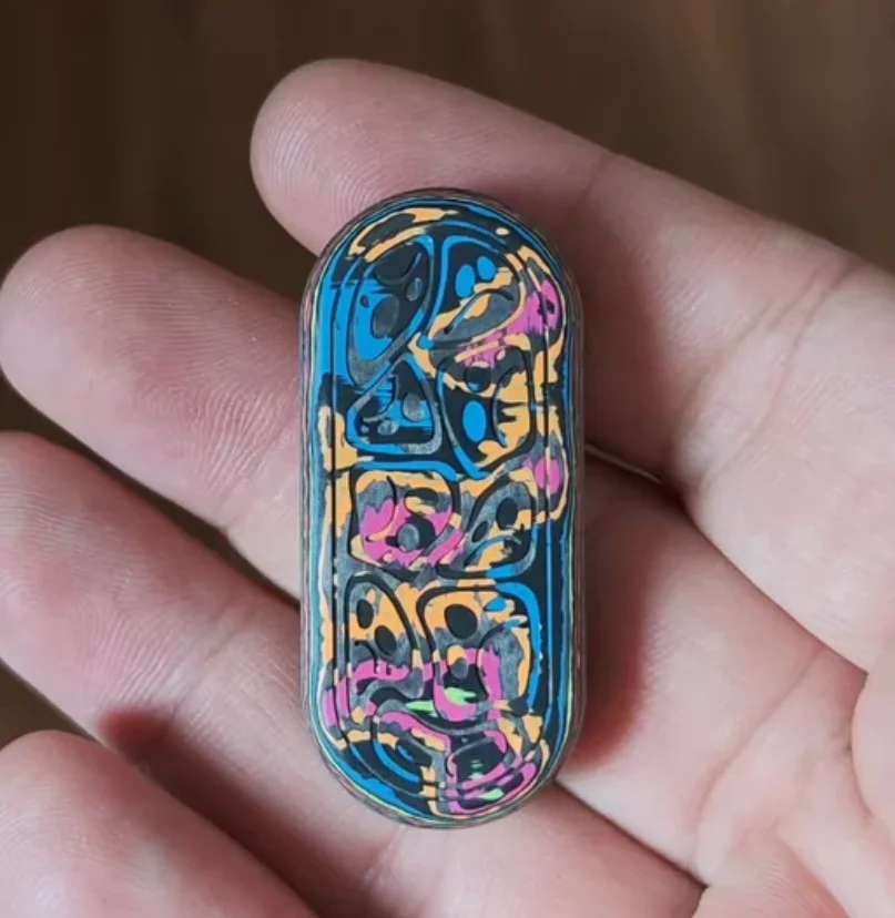 Used EDC Pineapple edc topb four-color twisted face carbon horse Stress Relief Toy Pocket Toy Fidget Slider Decompression Toy