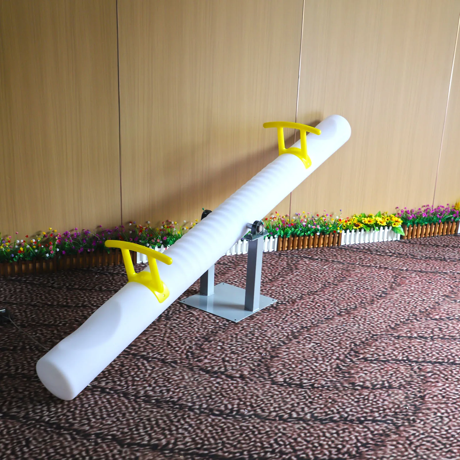 

Outdoor Glowing LED Light Sensor Seesaw-Shaped for Landscape Home Decoration Holiday Festivities-IP65 Rated