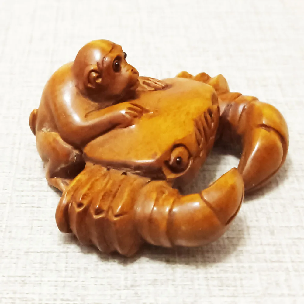 Y118, 2 INCH Japanese Boxwood Hand Carved Netsuke Sculpture Miniature : Monkey Taxi Crab