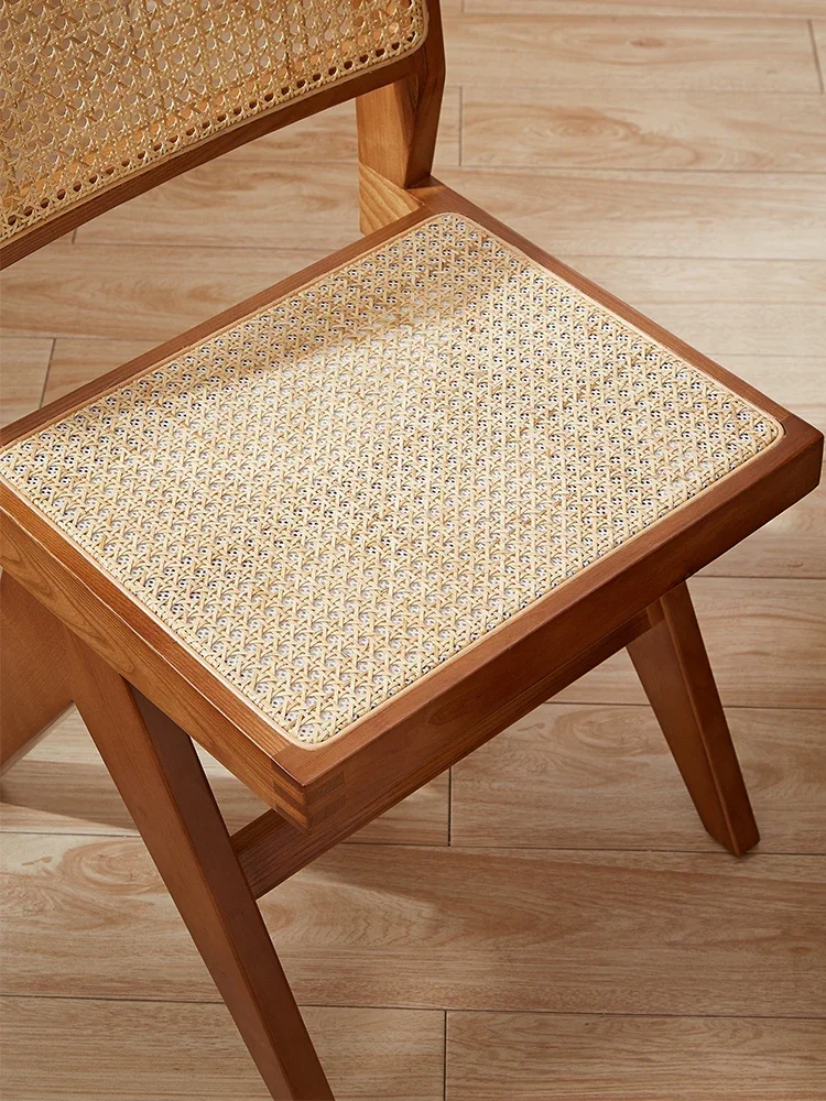 Vintage-Esszimmer aus massivem Holz mit Rückenlehne