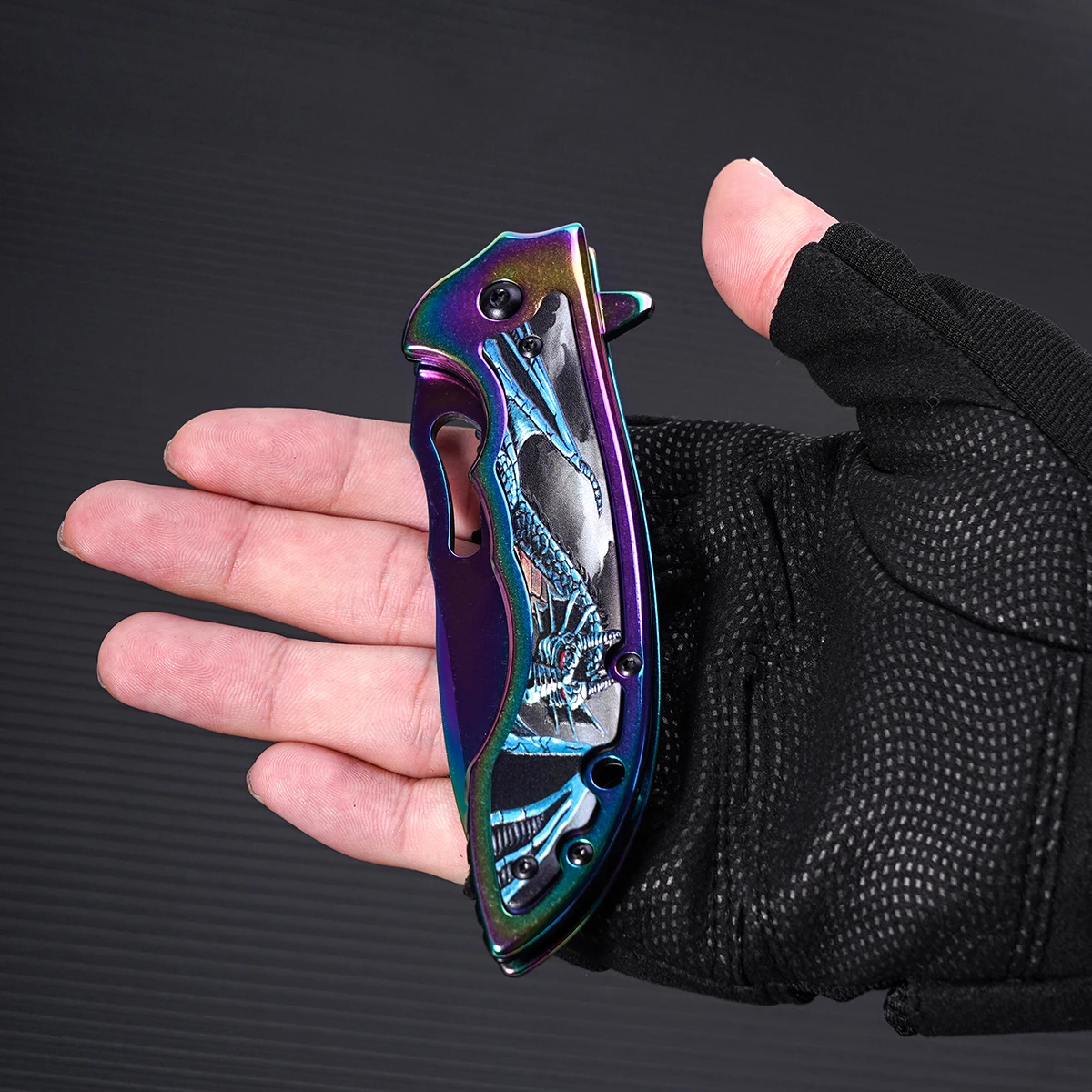 سكين جيب من الفولاذ المقاوم للصدأ الفاخر - EDC تكتيكي قابل للطي للرجال. نمط التنين النابض بالحياة. رائعة للاستخدام الخارجي/الإناعي/DIY والمزيد. هدية مثالية للرجال (عيد الحب/عيد الأب).