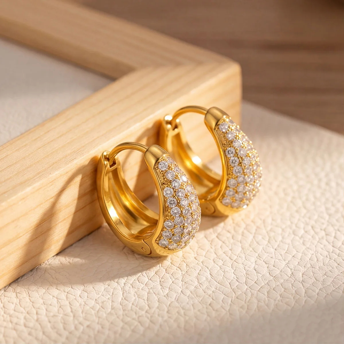 Luxuriöse, vollständig mit Kristallen besetzte Creolen für Damen – Trendige Edelstahl-Ohrringe für den Alltag, Schmuck-Accessoires, Partygeschenk