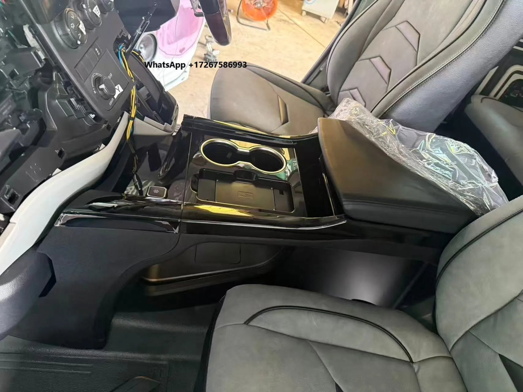 ABS Plastic Front Car Center Console Box with Cup Holders Arm Support Armrest Refrigerator Optional for Hiace
