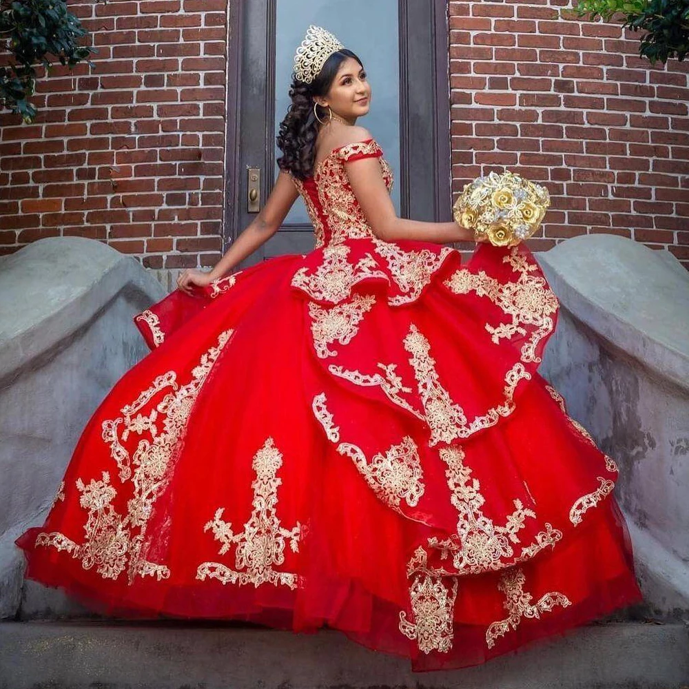 Impresionante vestido de quinceañera con adornos rojos y dorados, vestido de baile de Charro sin hombros con mangas, falda hinchada de satén, 2022