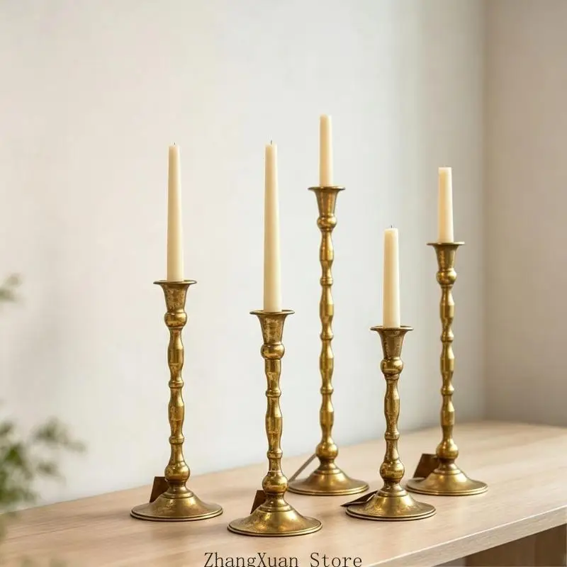 Antiker goldener Kerzenständer mit Eisenkonstruktion für Esstische, Regaldisplays und Standardöffnung von 2,1 für den – Detail 3