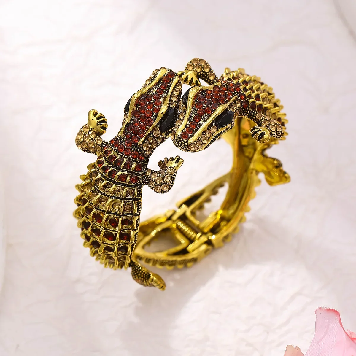 Beautiful Vintage Crocodile Bangle in Antqiue Gold Color Statement Wide Cuff Bracelet For Girls Women Fashion Jewelry Accessory