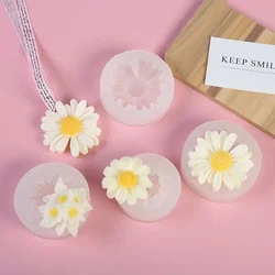 Silicone DIY Candle Mold Daisy Chamomile Flower Candle Wax Mould Soap Car Aromatherapy Making Air Outlet Clip Mold Cake Decor