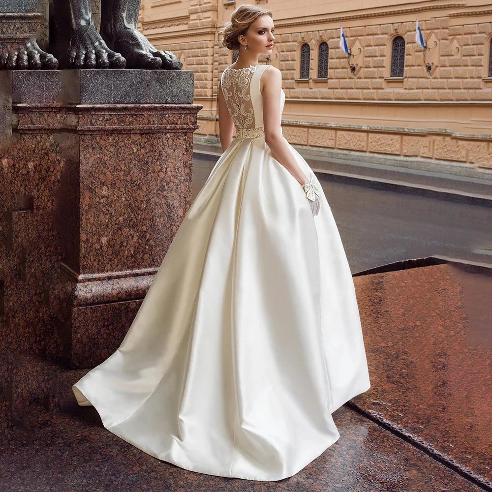 

Customized Romantic White Satin Wedding Dress Formal O-Neck Sleeveless Robe de mariée Dreamy A-Line Court Train Vestido De Novia