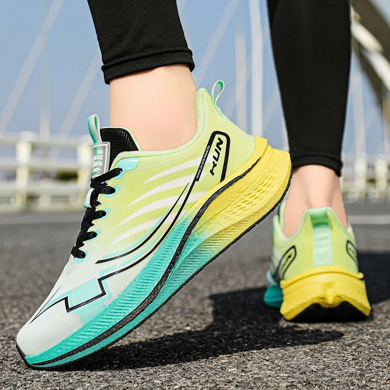 Männer Frauen lässig warme neue Plüsch Turnschuhe Winter Licht Outdoor Racing Baumwolle Laufschuhe Paar Carbon Platte Geschwindigkeit Sportschuhe