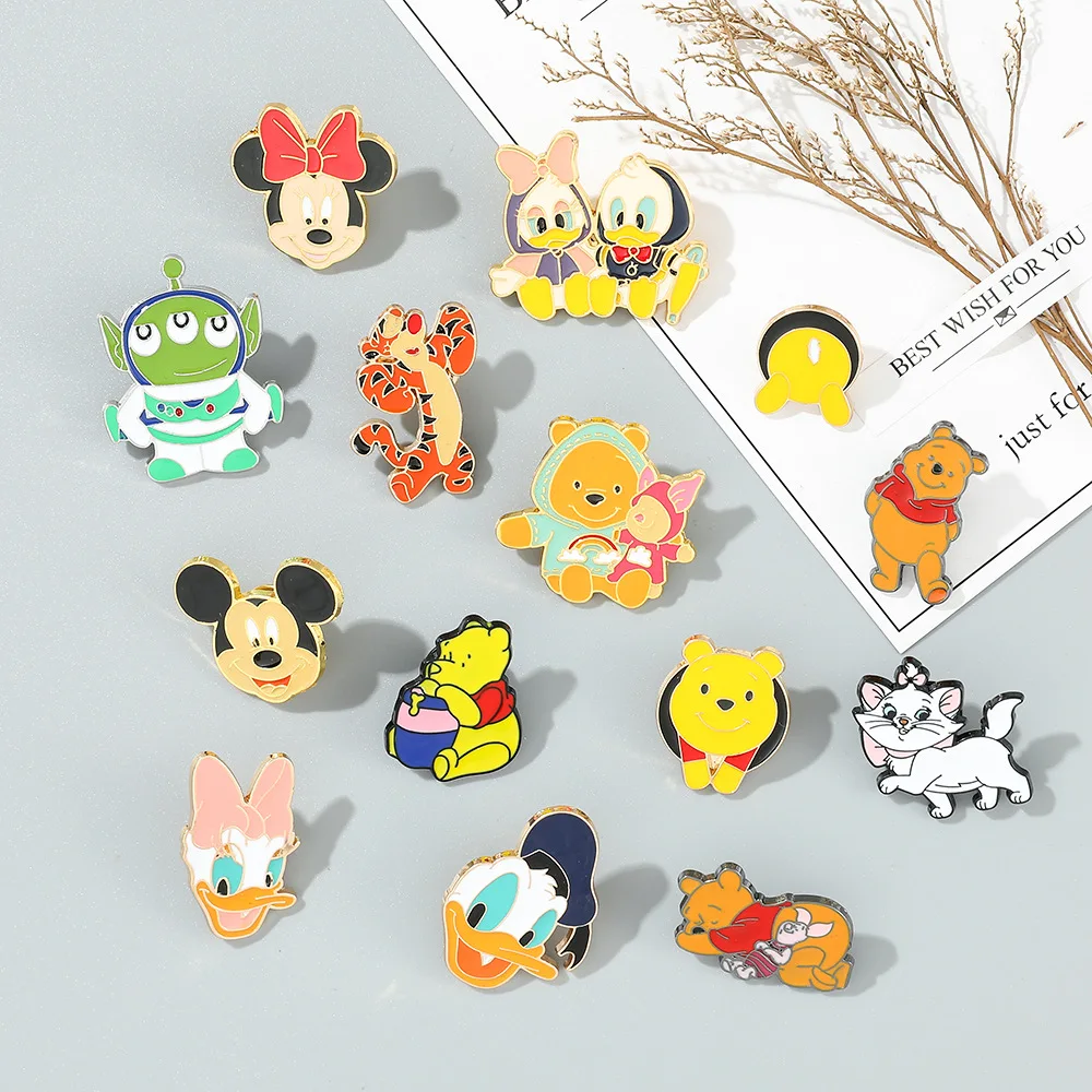 Disney-Broche Figuras de Ação Anime para crianças, Cute Cartoon Jewelry, Stitch, Mickey, Minnie Mouse, Winnie, Esmalte, Presentes de Aniversário