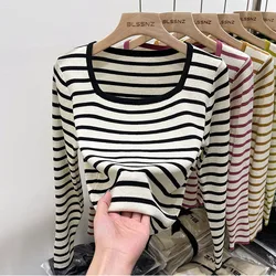 T-shirt a maniche lunghe con colletto quadrato a righe da donna autunno 2023 New Ladies Simple Fashion Pullover top Bottoming camicie lavorate a maglia