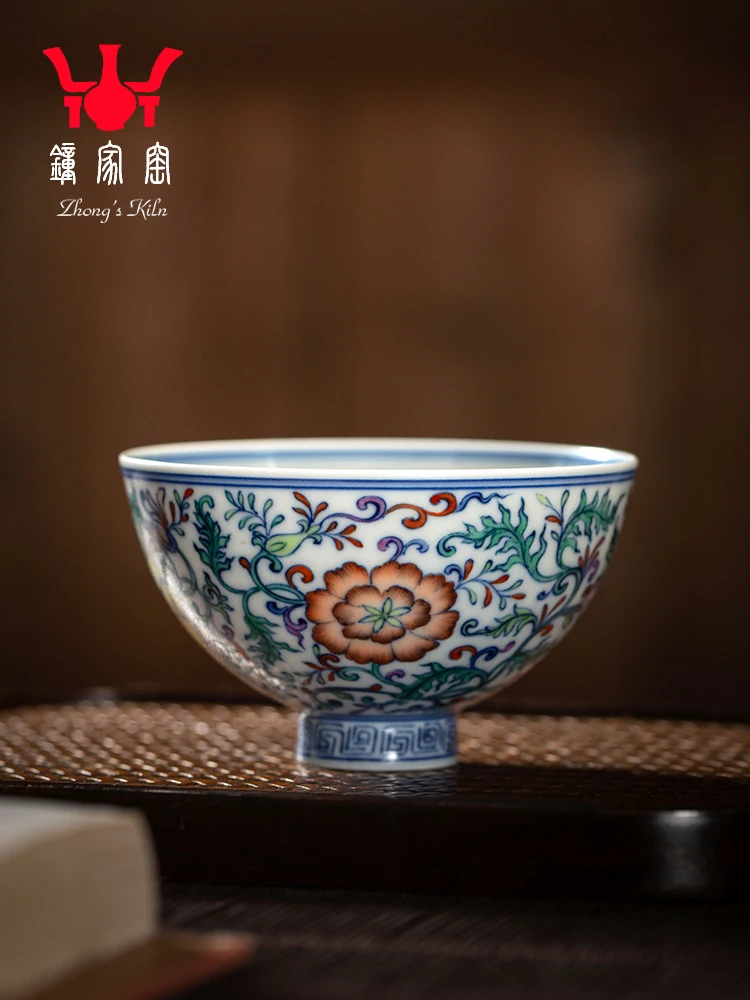 

Zhongjia Tea Master Cup Jingdezhen Pure Hand Painted Blue And White Colorful Firewood Kiln Entangled Flower Chicken