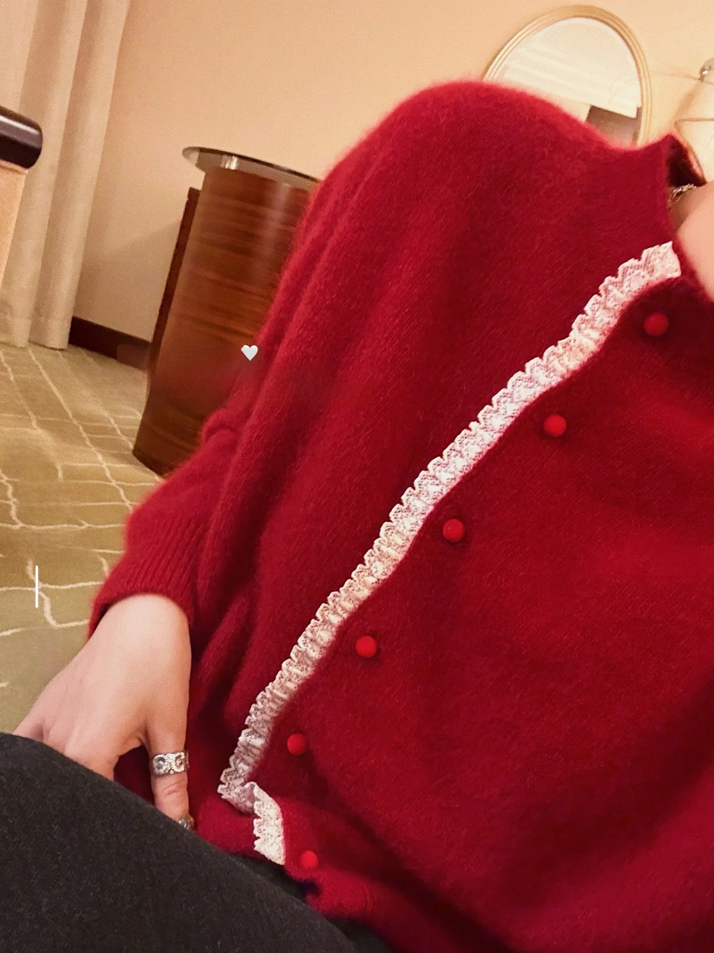 

Кардиган VIMAS из шерстяной смеси цвета Cherry Red с кружевными вставками, создающий праздничную атмосферу, отличного цвета, женский, стандартный крой, длинный рукав