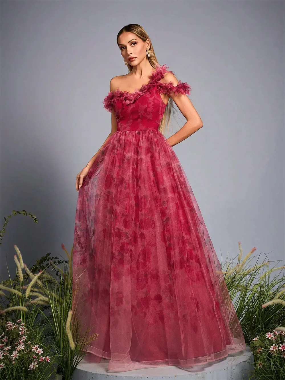 

Customized classic-color strapless waist-cinching gown with floral front detail, fully tailored to your size, for an elegant and