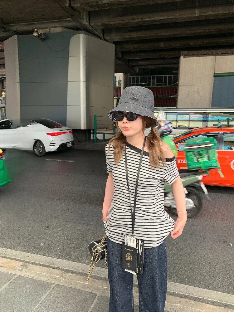 

Шикарная женская футболка с открытыми плечами в полоску, корейский ретро-дизайн в стиле почтового ящика, с коротким рукавом, приталенная, летний топ от Kong Zhen Fan