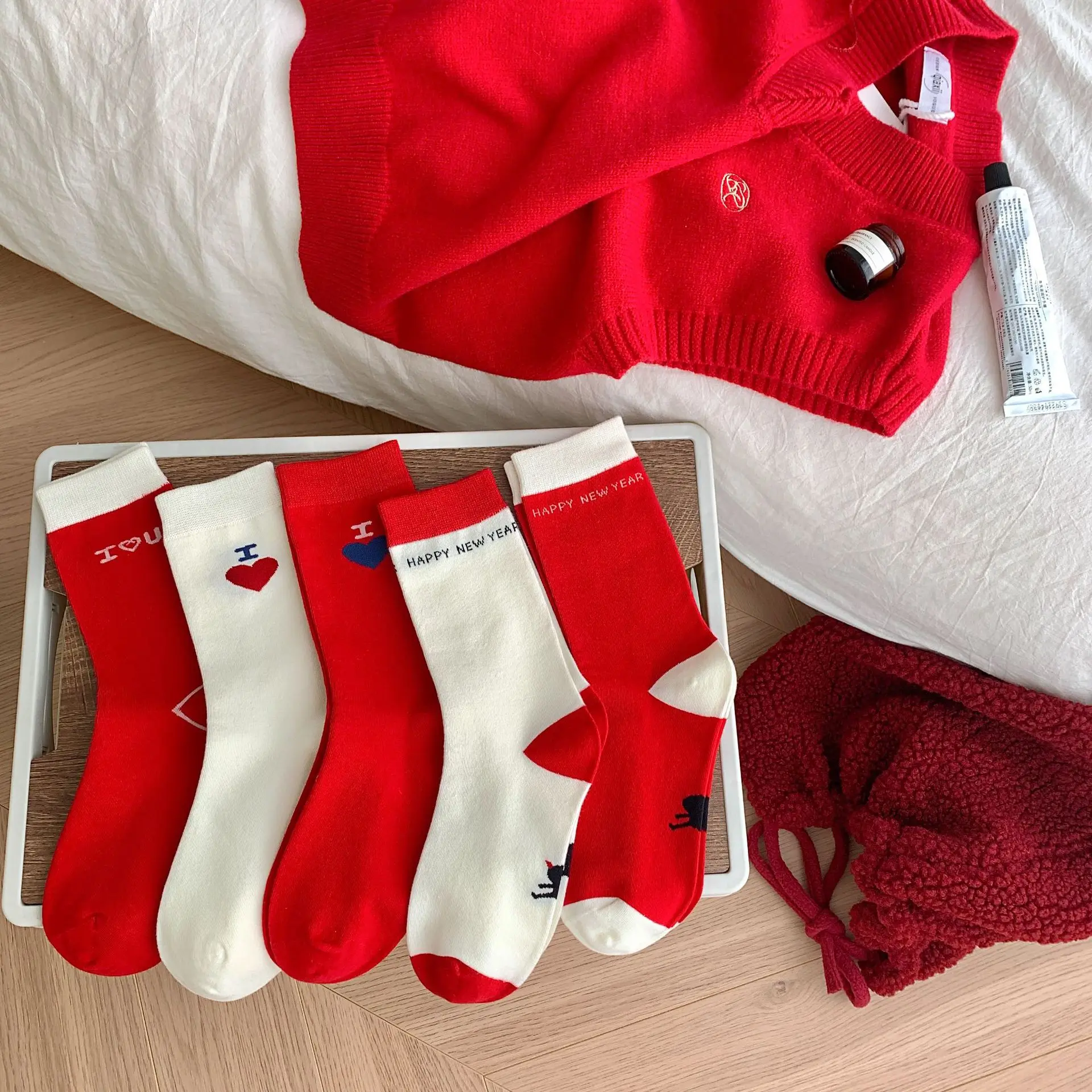 

Fashion Sweet Heart Socks for Women Winter Autumn Lucky New Year Red Middle Tube Sock Cute Heart Wedding Happy Sox 5 Pairs