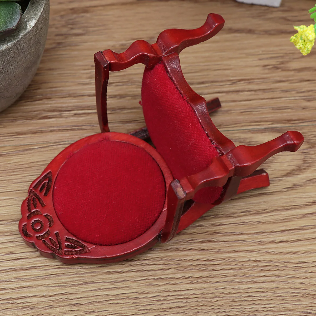 Gesneden stoel Mini-huismeubilair Vintage houten stoelen Kinderkamer Decor Lichtgewicht creatief speelgoed Display Mini-meubilair