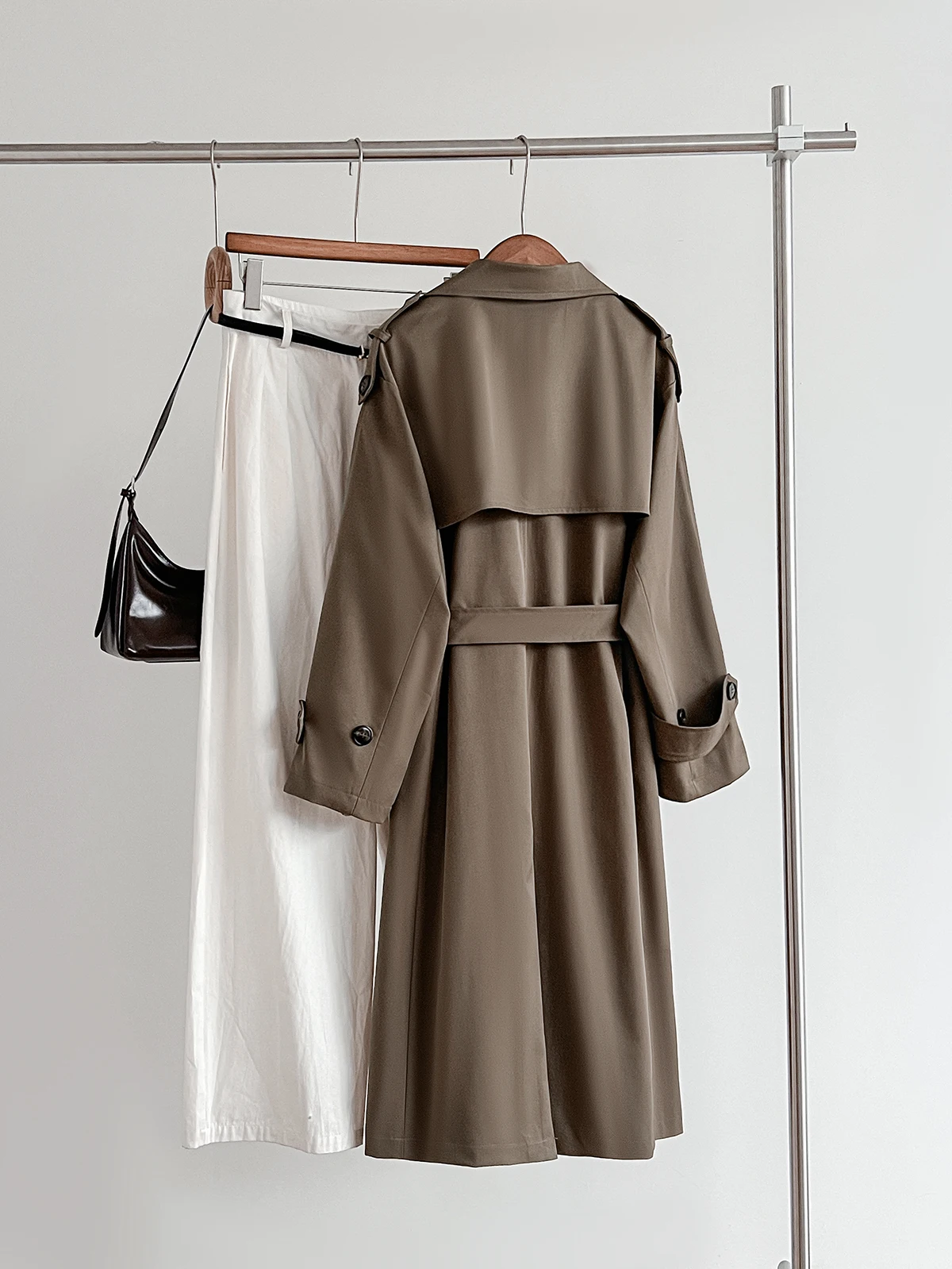 SuperAen High-End-Federspleißung Schwarzer Blazer Damen Herbst Mittlerer und langer koreanischer Stil Lose Blazer Top