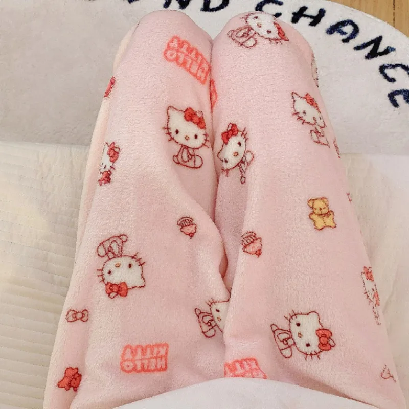 Kawaii Sanrio HelloKitty Pigiama di flanella Pantaloni Anime Fuori Cartoon Coral Fleece Pigiama pigro Donna Inverno Casa Pantaloni caldi