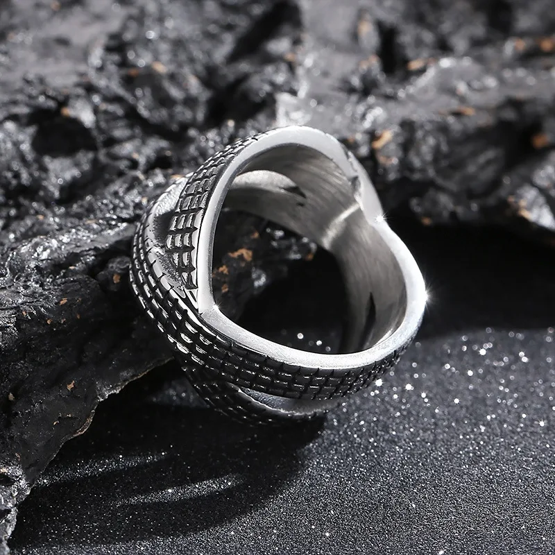 Personality vintage smear small square infinite 8-figure titanium steel men's ring