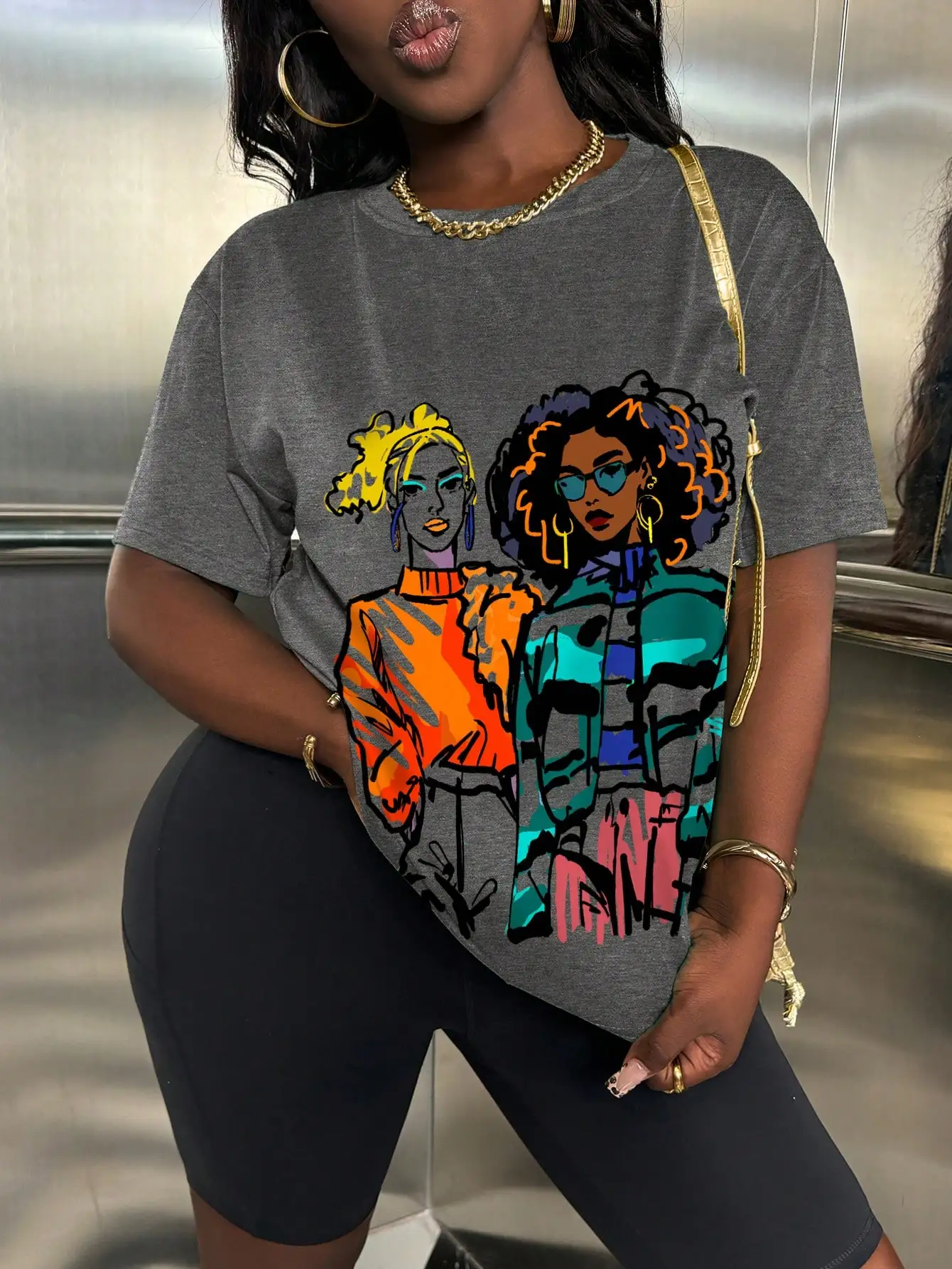 

Женская серая повседневная футболка с графическим принтом, круглым вырезом и короткими рукавами