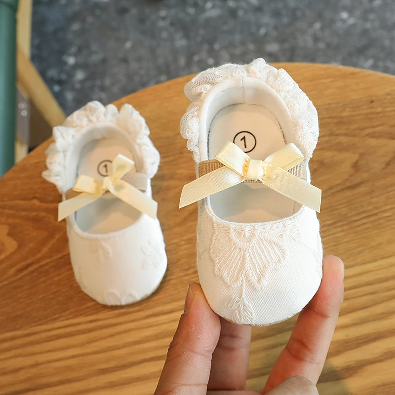 NEW 0-18 Months Cute White Lace Baby Girl Princess shoes Baby Moccasins Moccs Shoes Bow Fringe Rubber Soled Non-slip Footwear