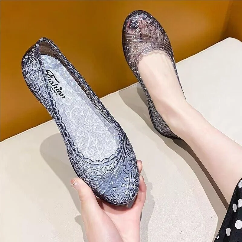 Mom's Comfortable Soft Bottom Transparent Plastic Crystal Jelly Sandals Women's Summer Outdoor Anti-slip Headed Hollow out Shoes