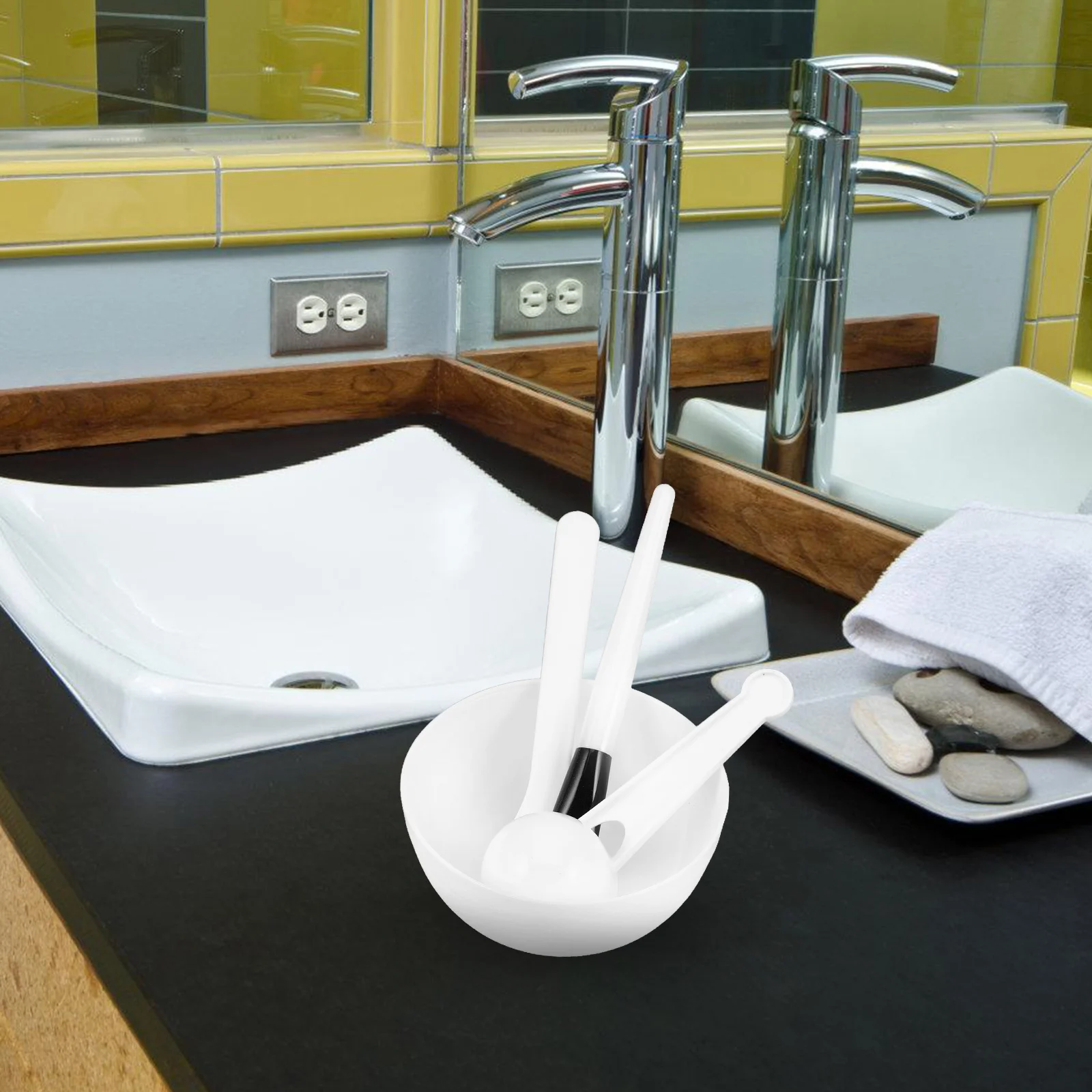 4Sets DIY Gesichtsmaske Schüssel Set 9cm Kunststoff Gesichtsmischschüssel Kit Beauty Tools Zubehör Hautpflegezubehör für Kosmetikerinnen