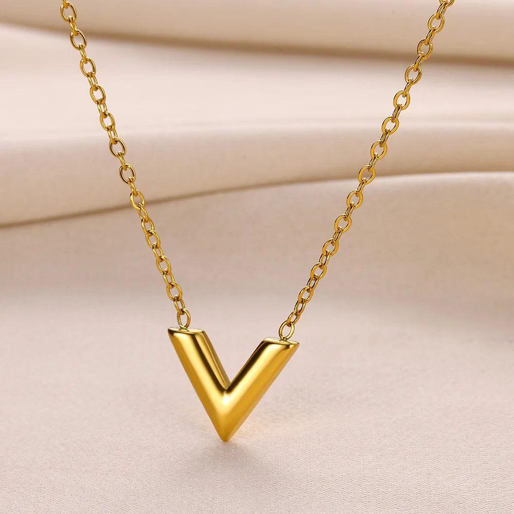 Collar con letra en V de acero inoxidable para mujer, cadena de clavícula de verano de Color dorado, regalos de joyería Praty para mujer