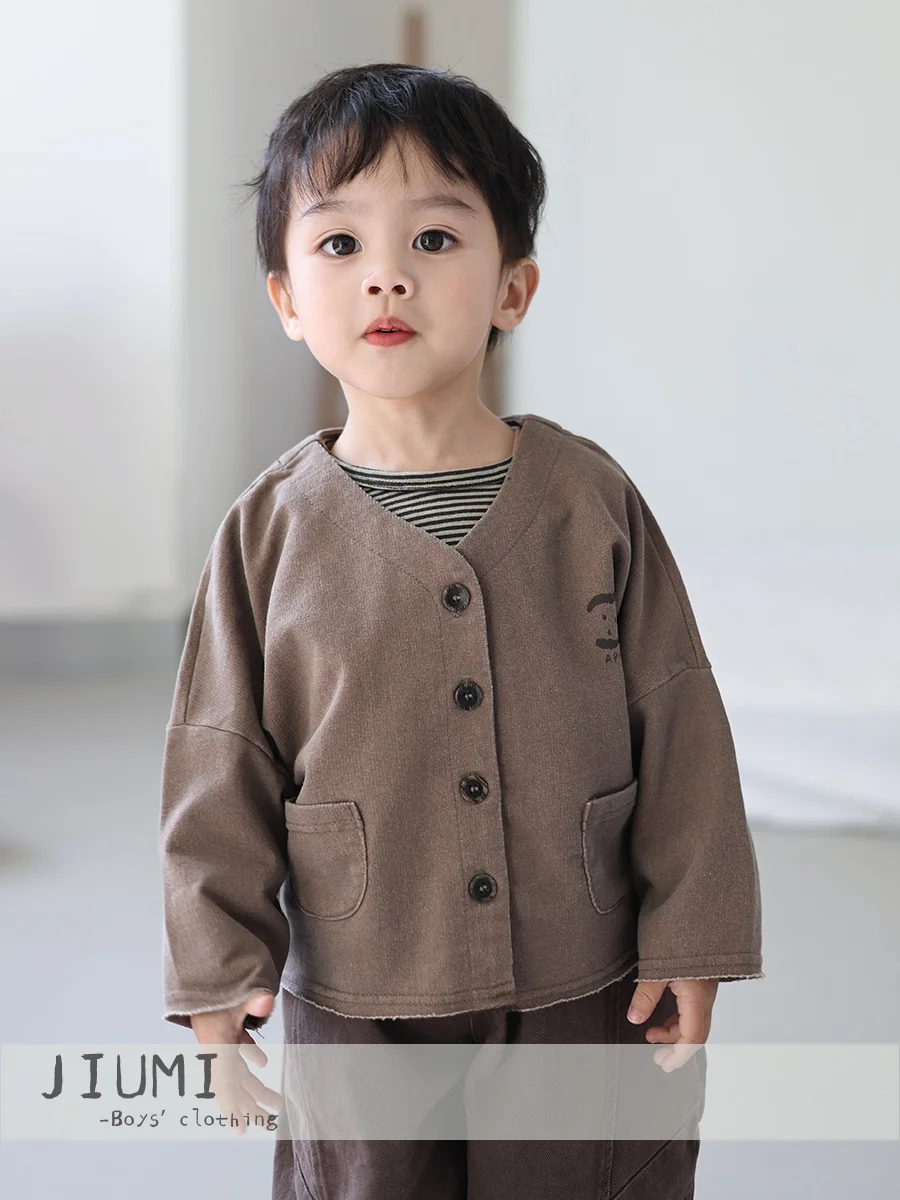 子供用カジュアルストライプ長袖tシャツルーズフィット春用アウターウェア多用途ボーイズ服セット快適で通気性のあるコットン素材